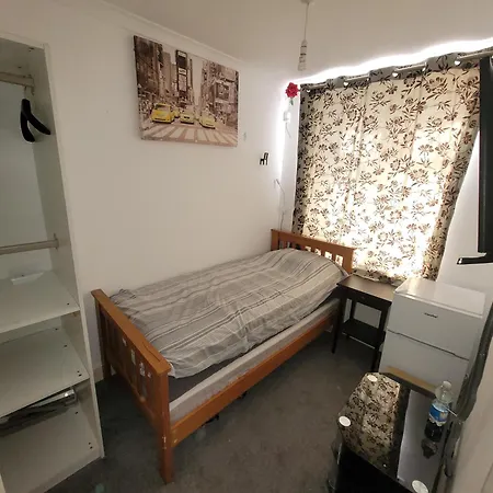 Kosy Roomz Welling Room photo